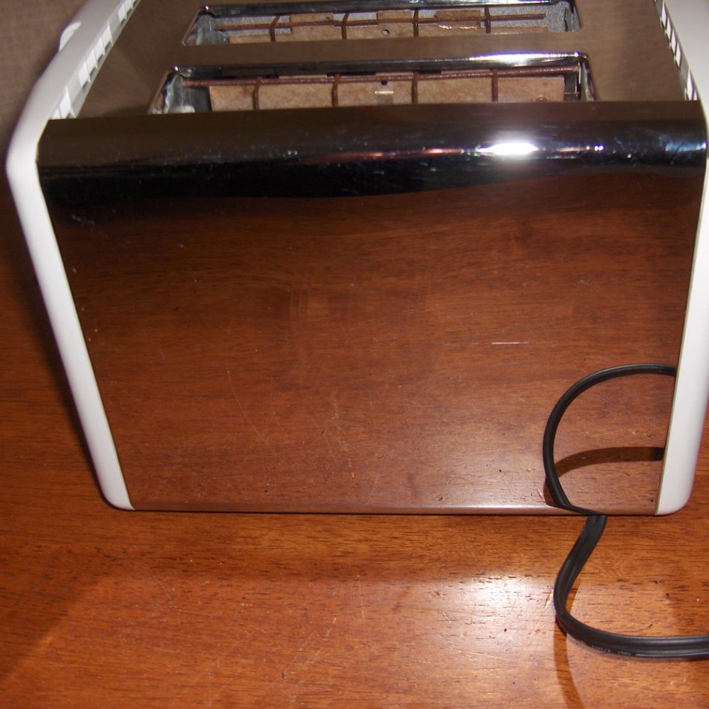 Toaster 1-4 Slice, Kenmore Toastmaster Cool Steel 01065C - Picture 4 of 9